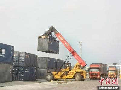 湖南懷化中老班列前兩月同比增長超300% 進出口兩頭旺